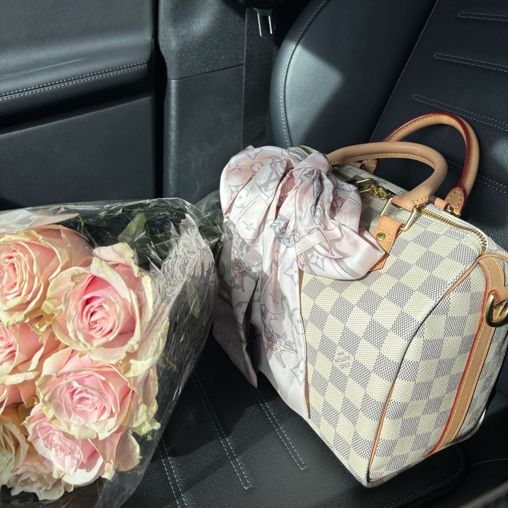Louis Vuitton speedy 25
PRICE DROP!